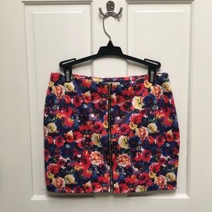 Floral mini skirt with zipper